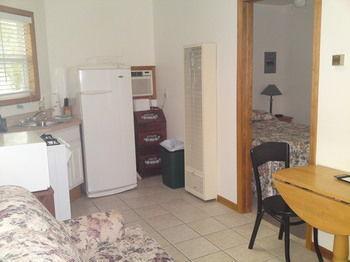 Отель Lucky Horseshoe Cabins Au Sable Экстерьер фото