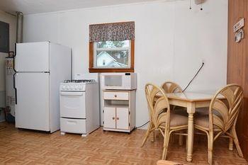 Отель Lucky Horseshoe Cabins Au Sable Экстерьер фото